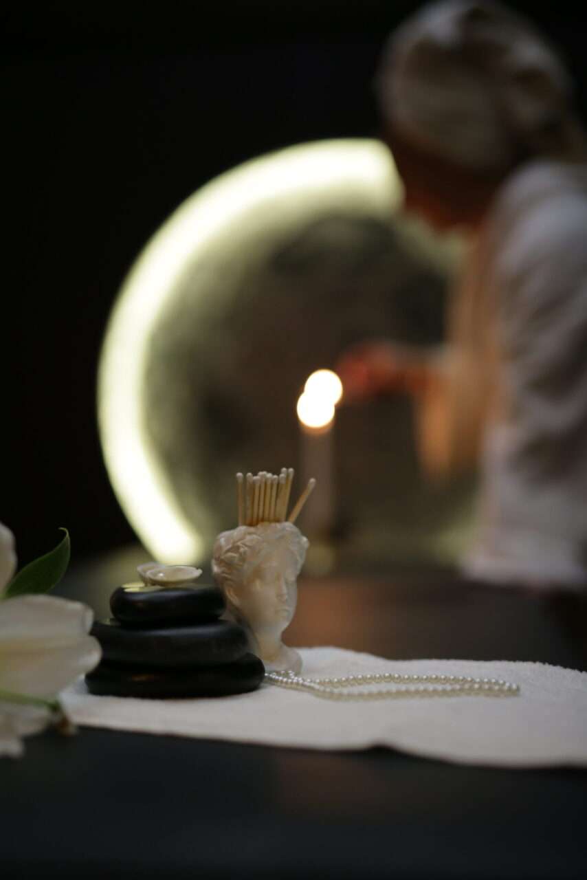 مرکز تخصصی ماساژ، اسپا و یوگا در اصفهان، مرداویج. بهترین ارائه دهنده خدمات لوکس ماساژ در مکان زیبا و آرام.برگزاری کلاس‌های یوگا در فضای باز