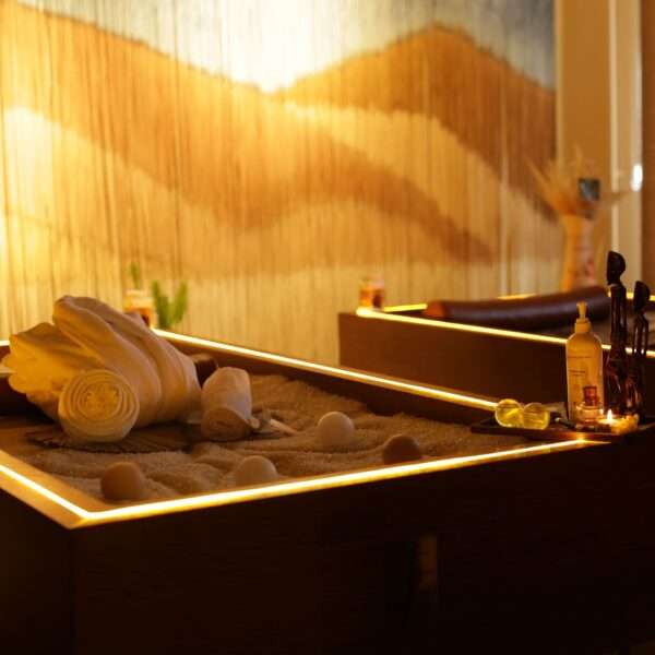 مرکز تخصصی ماساژ، اسپا و یوگا در اصفهان، مرداویج. بهترین ارائه دهنده خدمات لوکس ماساژ در مکان زیبا و آرام.برگزاری کلاس‌های یوگا در فضای باز