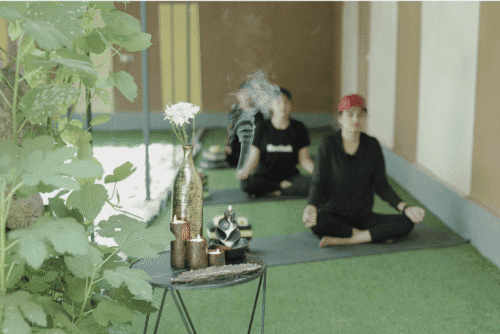 مرکز تخصصی ماساژ، اسپا و یوگا در اصفهان، مرداویج. بهترین ارائه دهنده خدمات لوکس ماساژ در مکان زیبا و آرام.برگزاری کلاس‌های یوگا در فضای باز